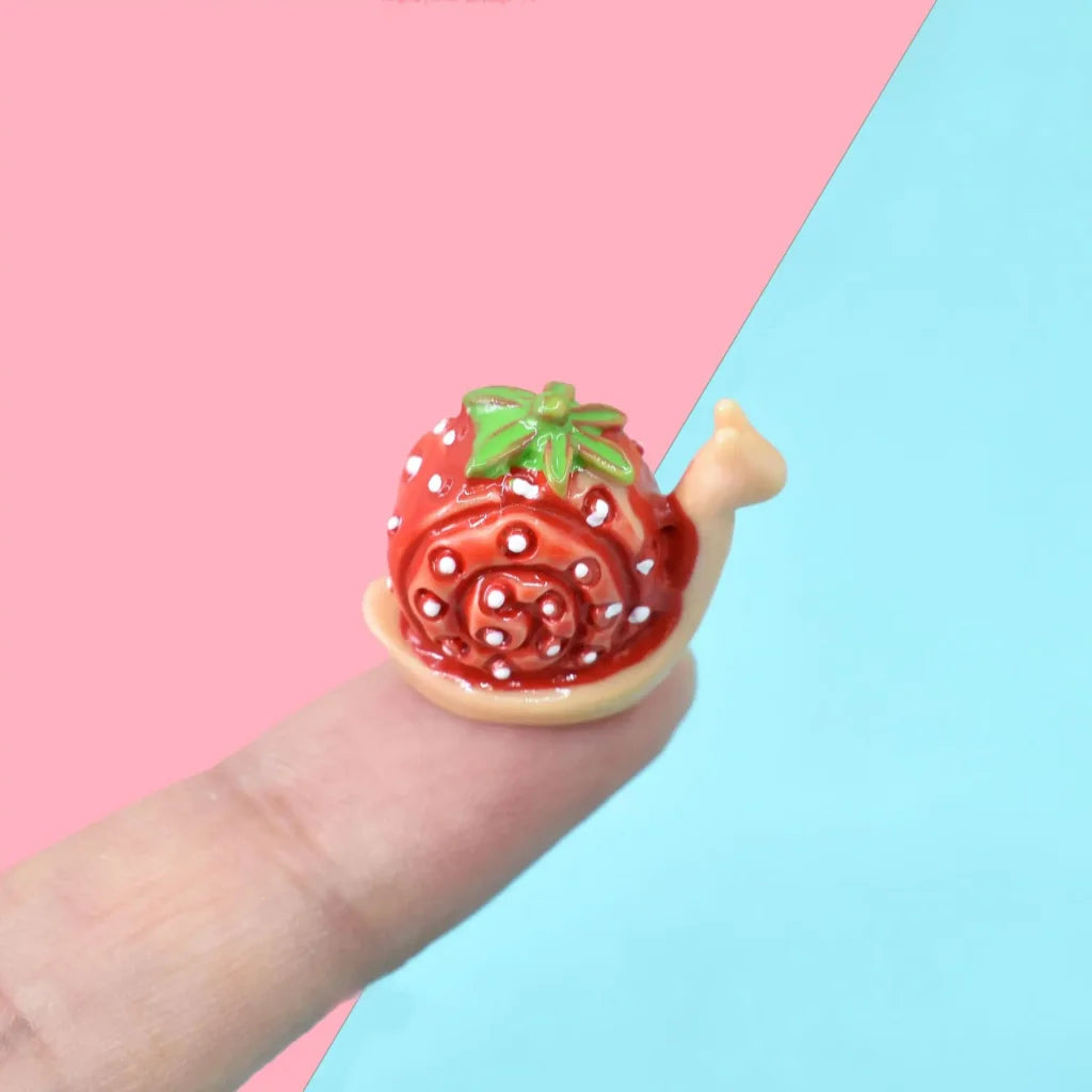 5Pcs Mini Kawaii Resin Strawberry Snail Figurine