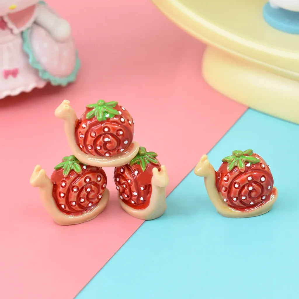 5Pcs Mini Kawaii Resin Strawberry Snail Figurine
