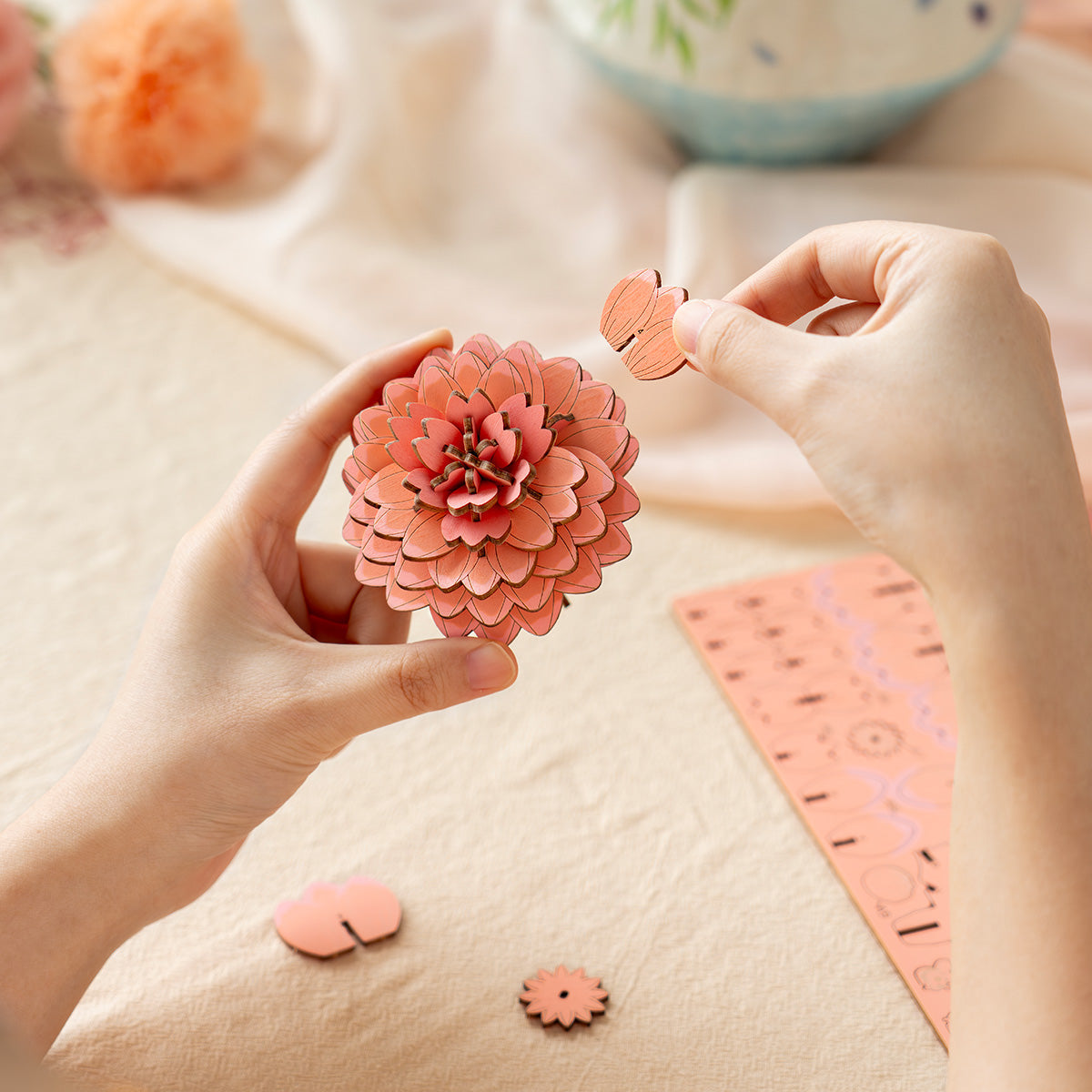 Robotime Rowood Pink Dahlia DIY Wooden Flower 3D Puzzle