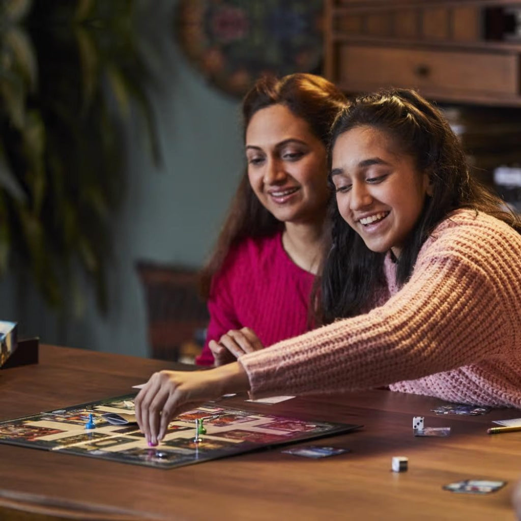 Hasbro - CLUE The Classic Mystery Game - Hasbro Gaming